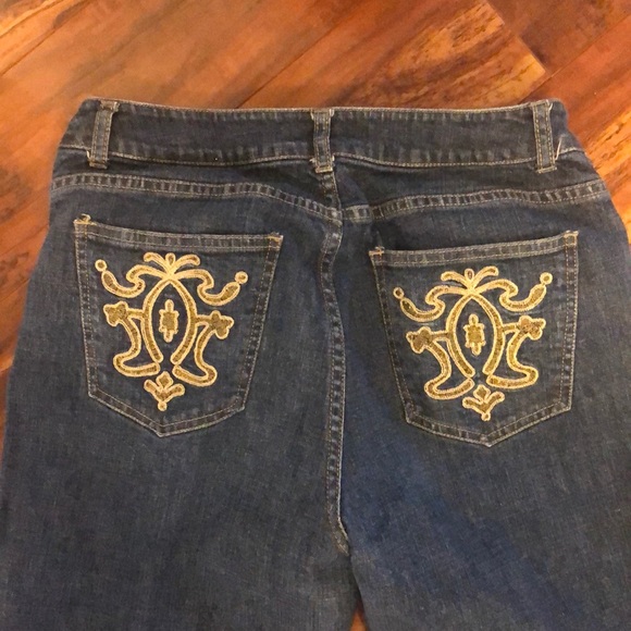 Womyn  blue jeans - Picture 4 of 5